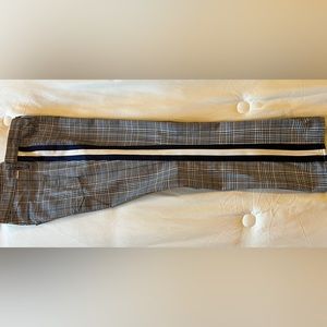 Beautiful pants on navy blue white stripes on the side of size 33 almost new